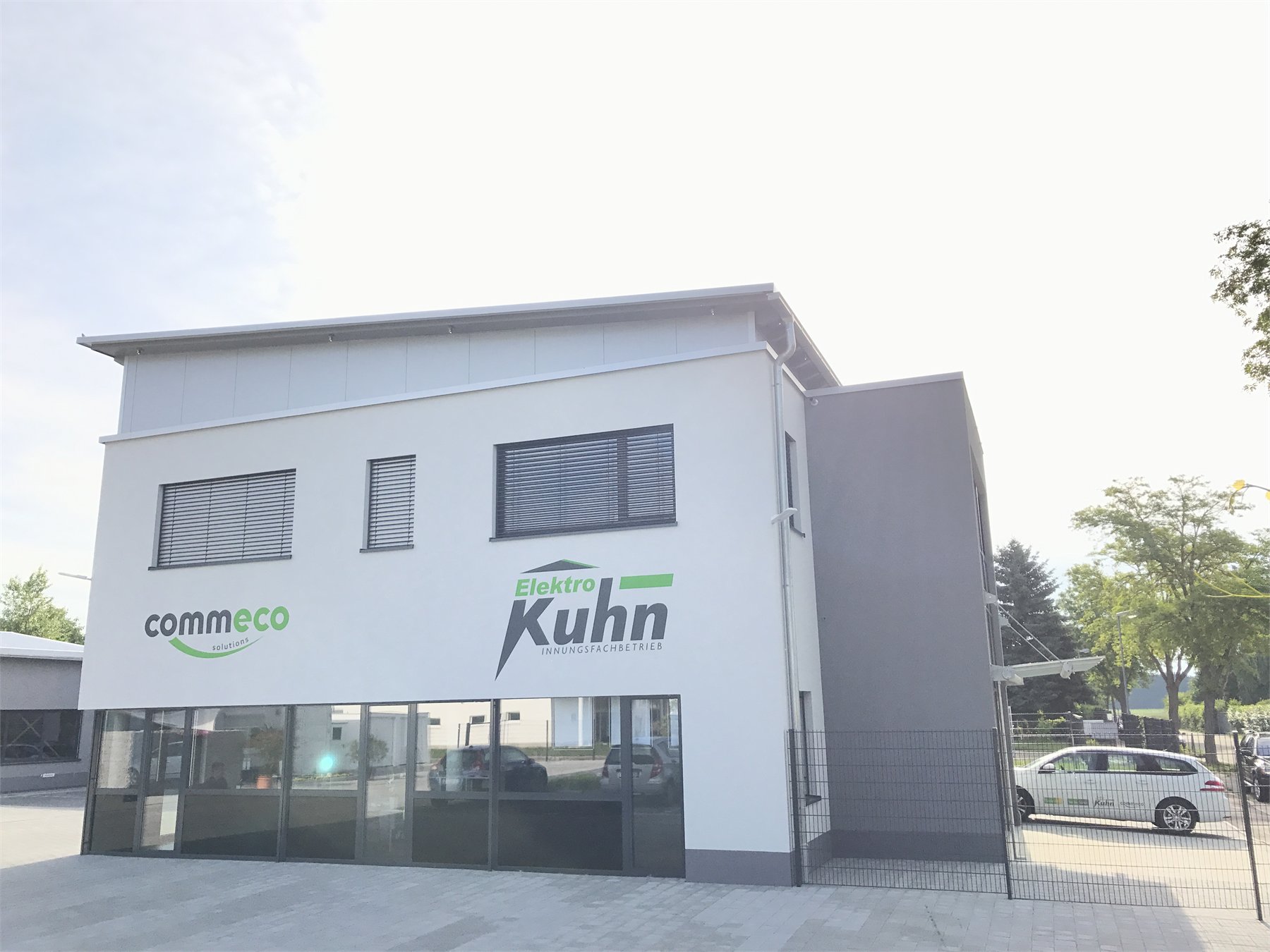 Firmengebäude von Commeco Solutions und Elektro Kuhn in Breisach