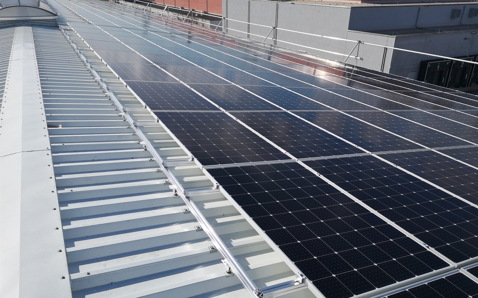 Von Elektro Kuhn umgesetzte Photovoltaikanlage auf einem Gewerbedach